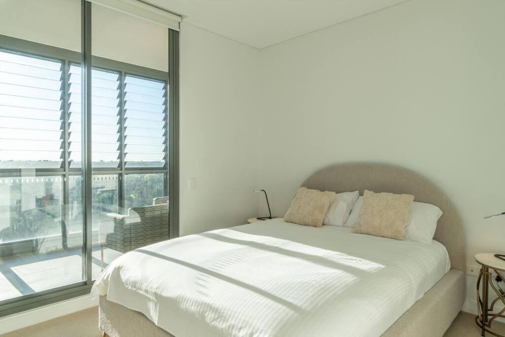 Water View 5 Min Walk Station Shopping Close Sydney
